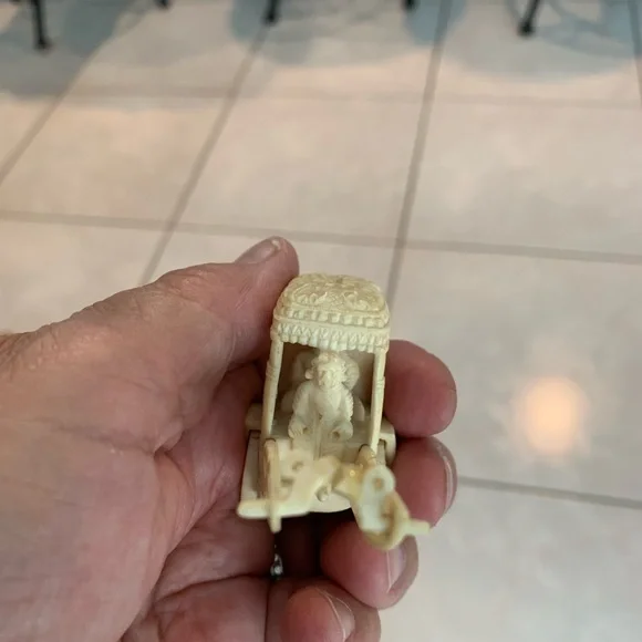 Vintage bone or Ivory carving - Picture 9 of 11